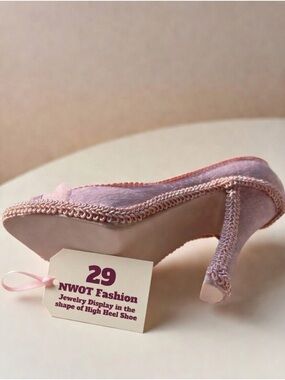 29,NWOT Pink High Heel Shoe Jewelry Display